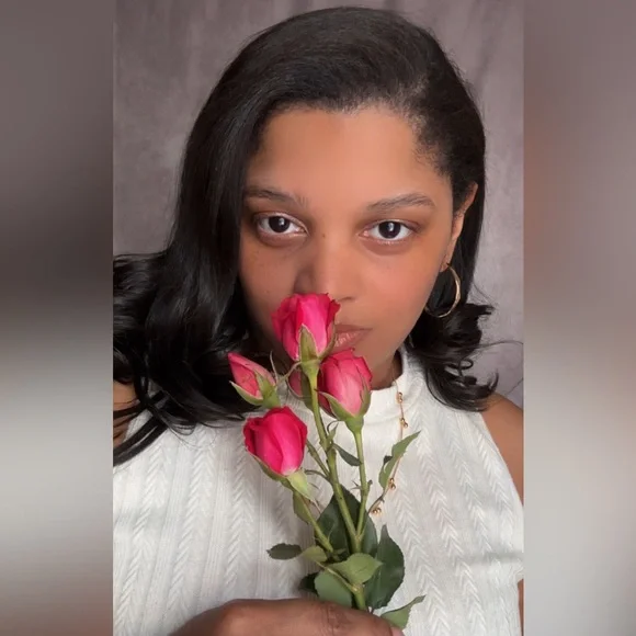 Vada Hoops - Elegant Gold Hammered Hoop Earrings - Picture 7 of 8